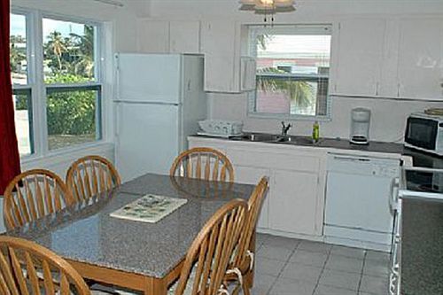 Pelican Beach Villas Marsh Harbour Buitenkant foto
